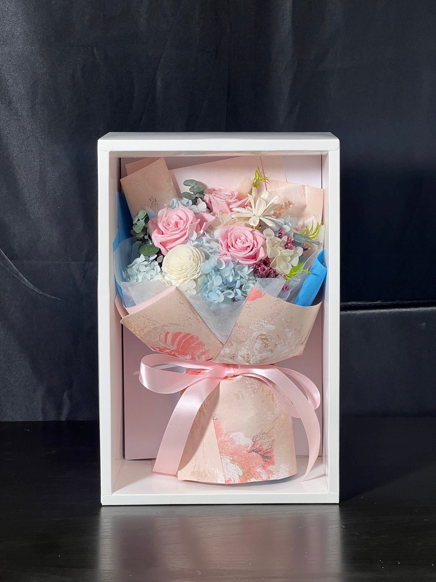 [NEW ARRIVALS] Medium Flower Bouquet - Swan Lake